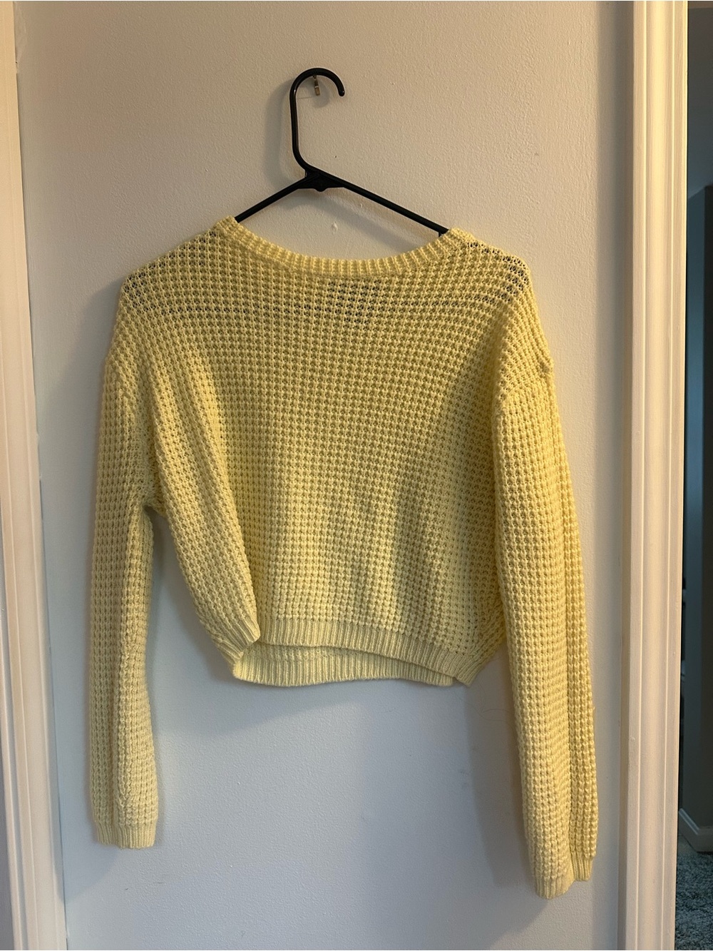 Women’s Light Yellow Cropped Knit Sweater - Urban Heritage (Size M)
